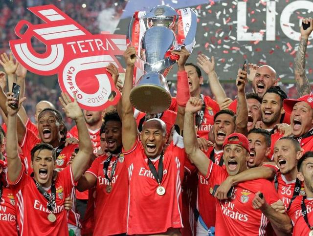 观众席坐满 观众席坐满