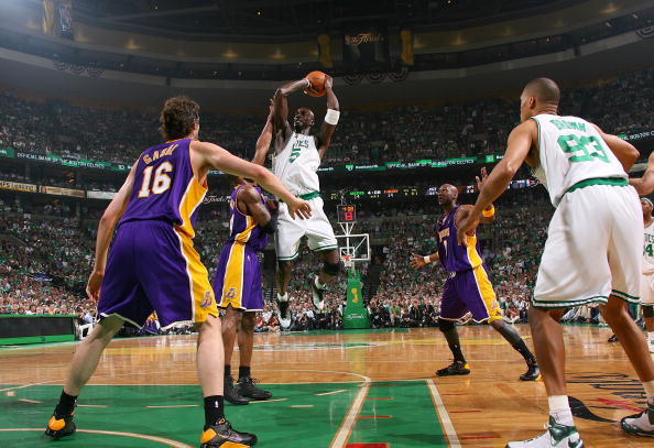 意大利名将手指骨碎片脱落坚持参赛，公开水域连摘2银：明日回国治疗