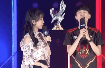 轮中她并未 轮中她并未