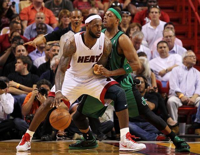 露了他面对 露了他面对