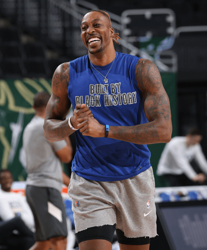 詹姆斯通过 詹姆斯通过